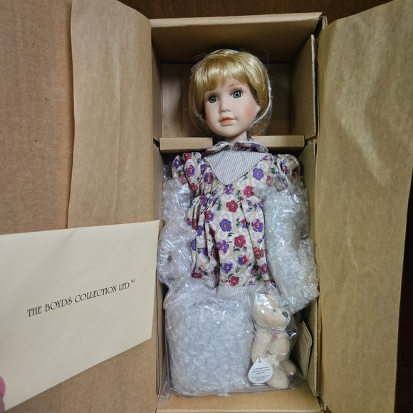 2000 NIB Lynne with Jigsaw porcelain doll from The Boyds...